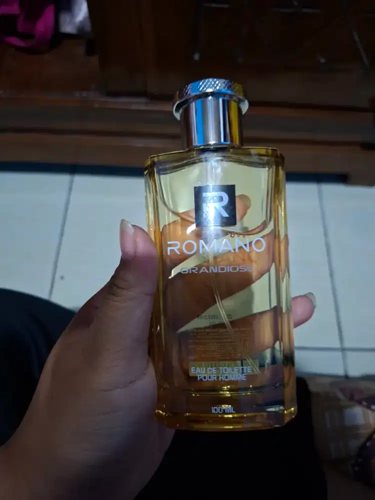 Romano Grandiose – Wangi Maskulin Penuh Percaya Diri