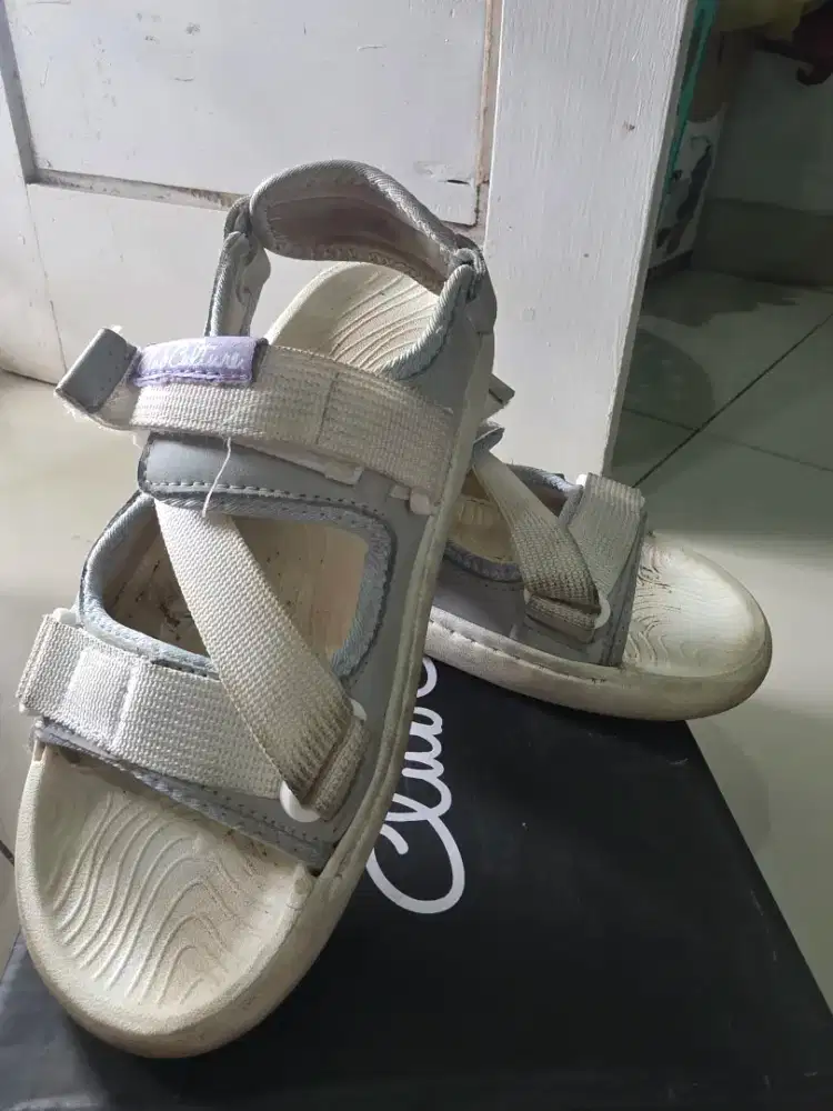 Sepatu club culture bekas