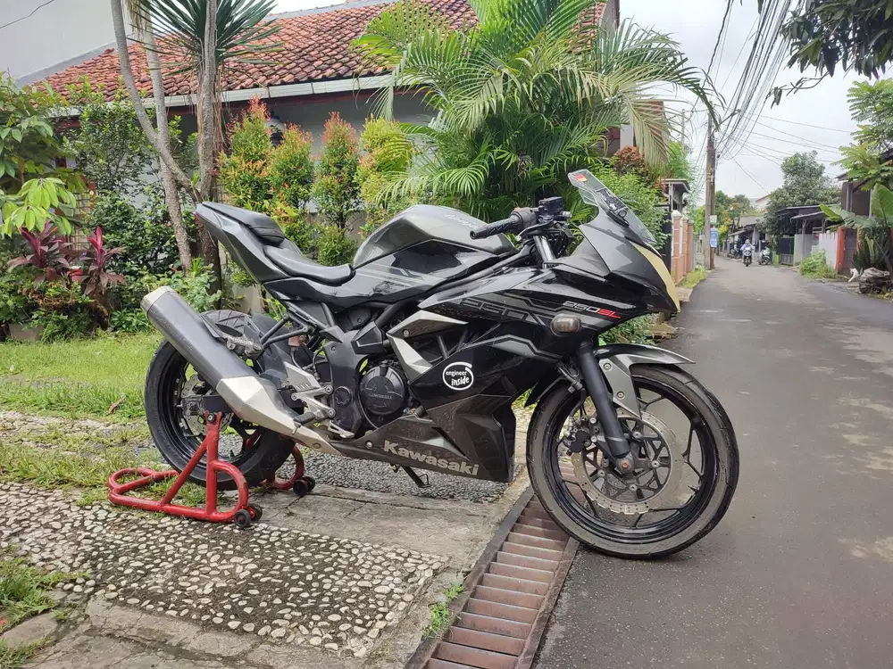 KAWASAKI NINJA MONO 250 RR TAHUN 2017 BAGUS