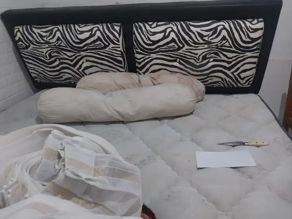 1 paket dipan dan kasur