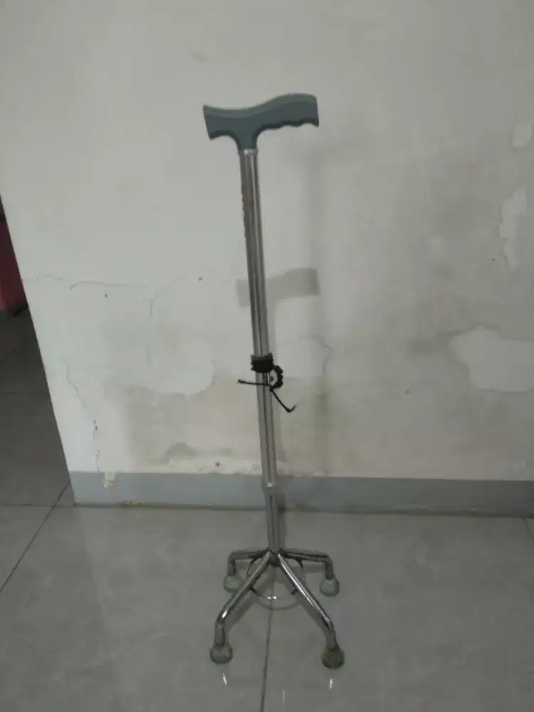 Tongkat kaki 4 warna silver