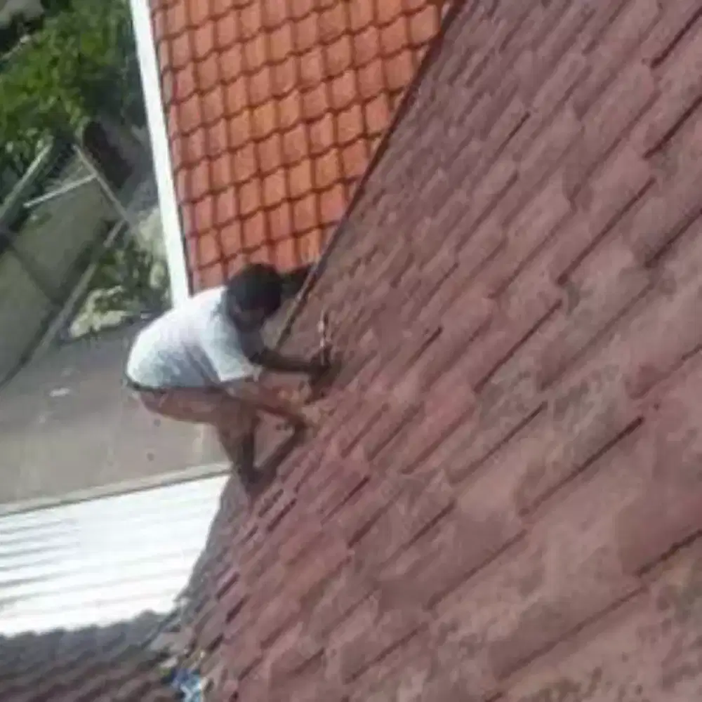 Perbaikan atap bocor/rembes terdekat Depok