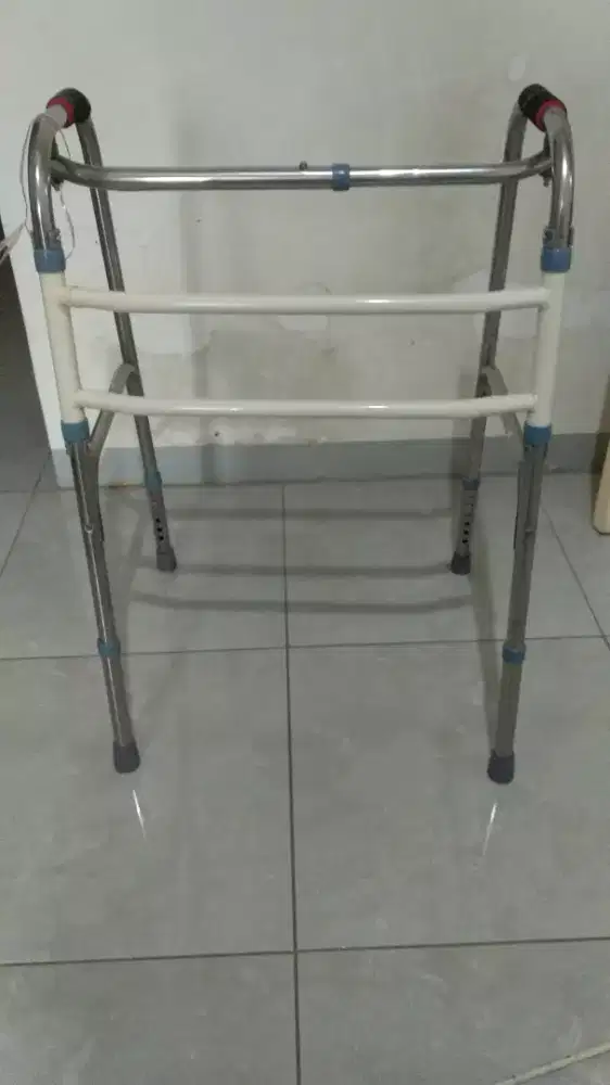 Tongkat Walker kaki 4