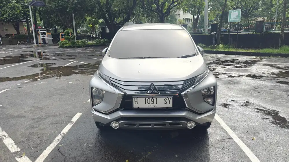 Mitsubishi Xpander Ultimate Silver 2018 Matic Plat H Tangan Ke-1 Mulus