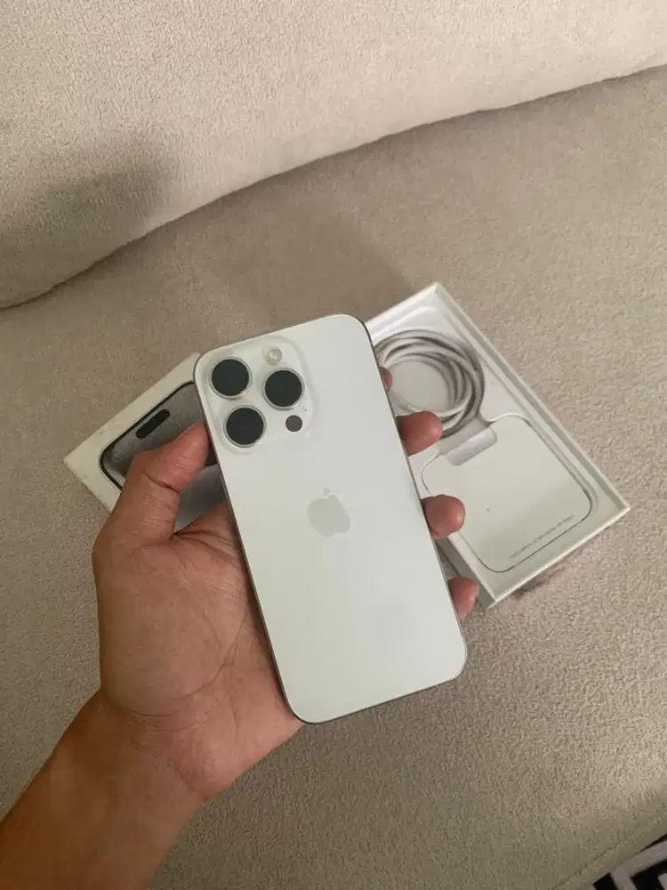 Iphone 15 Pro 128 Garansi resmi (Silver)