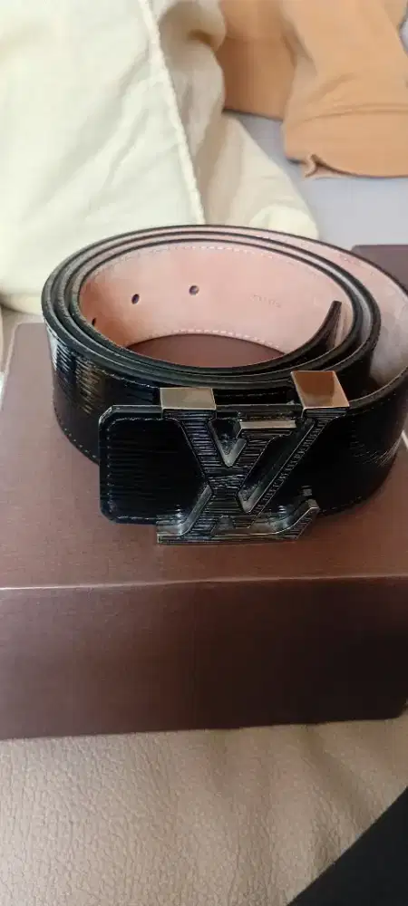 Vuitton LV Initiales belt crafted from epi