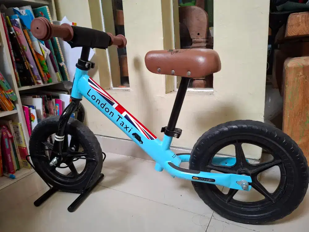 Preloved balance bike london taxi