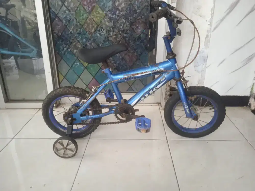 Sepeda anak kecil uk12