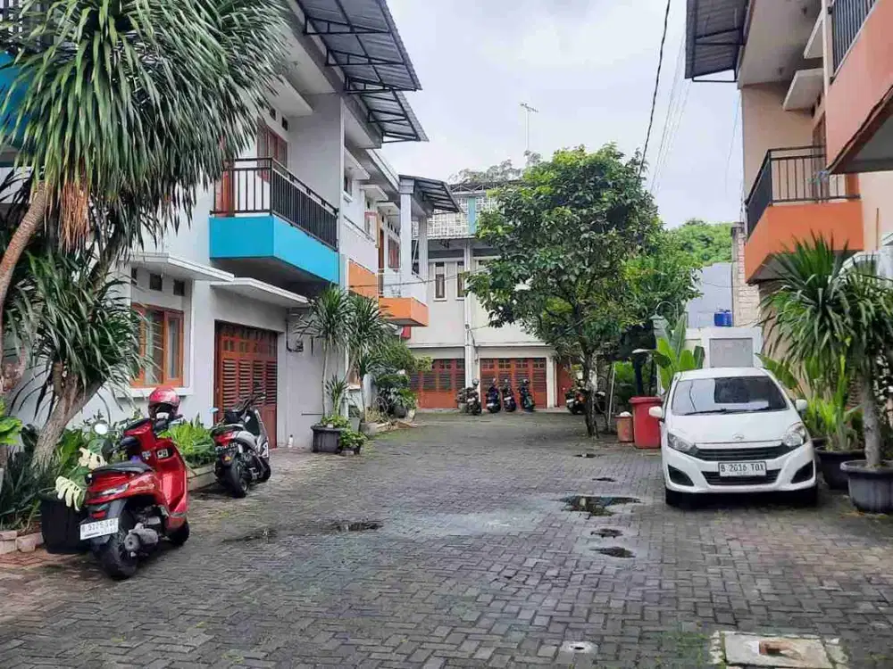Rumah mewah besar murah Tb.simatupang pasar minggu 120jt/thn