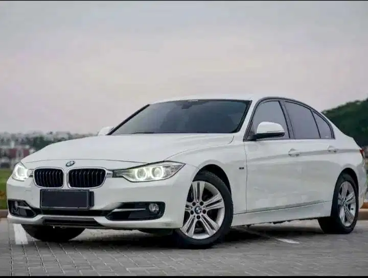 BMW 320i SPORT AT 2015 FULL ORI