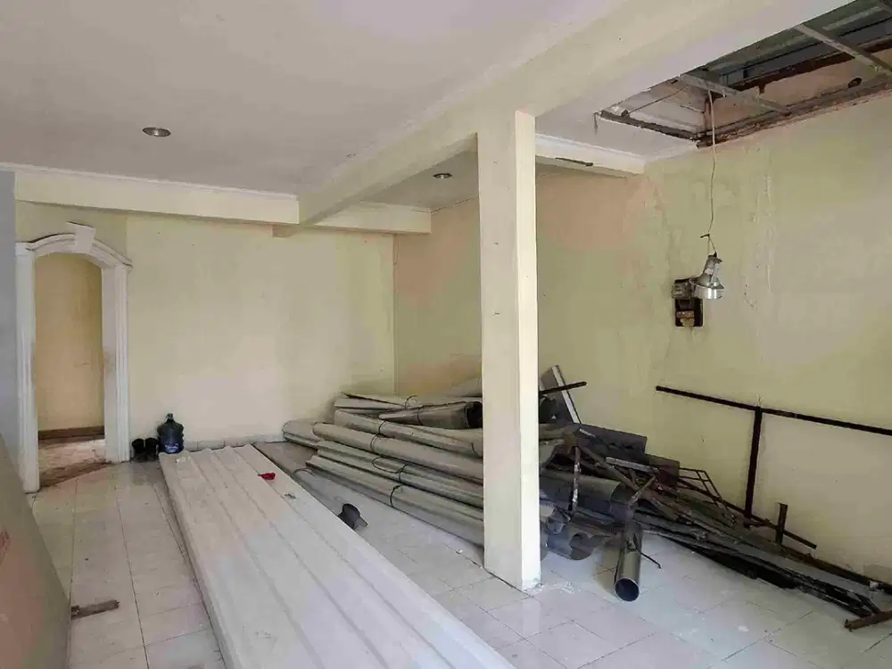 RUMAH MURAH 2 LANTAI SEDANG RENOVASI TOTAL DI CLUSTER TENGAH, DEKAT MAL!