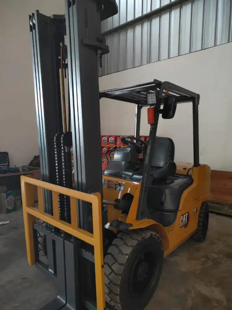 Forklift Caterpillar 3 Ton,Matic,Threelift 5 Meter,S4S,Tahun 2021