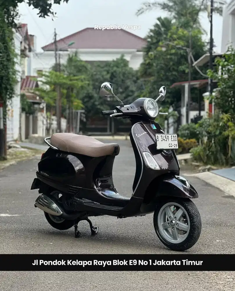 PIAGGIO VESPA LX 150 3V IE TAHUN 2013 WARNA COKLAT PERFECT CONDITION.