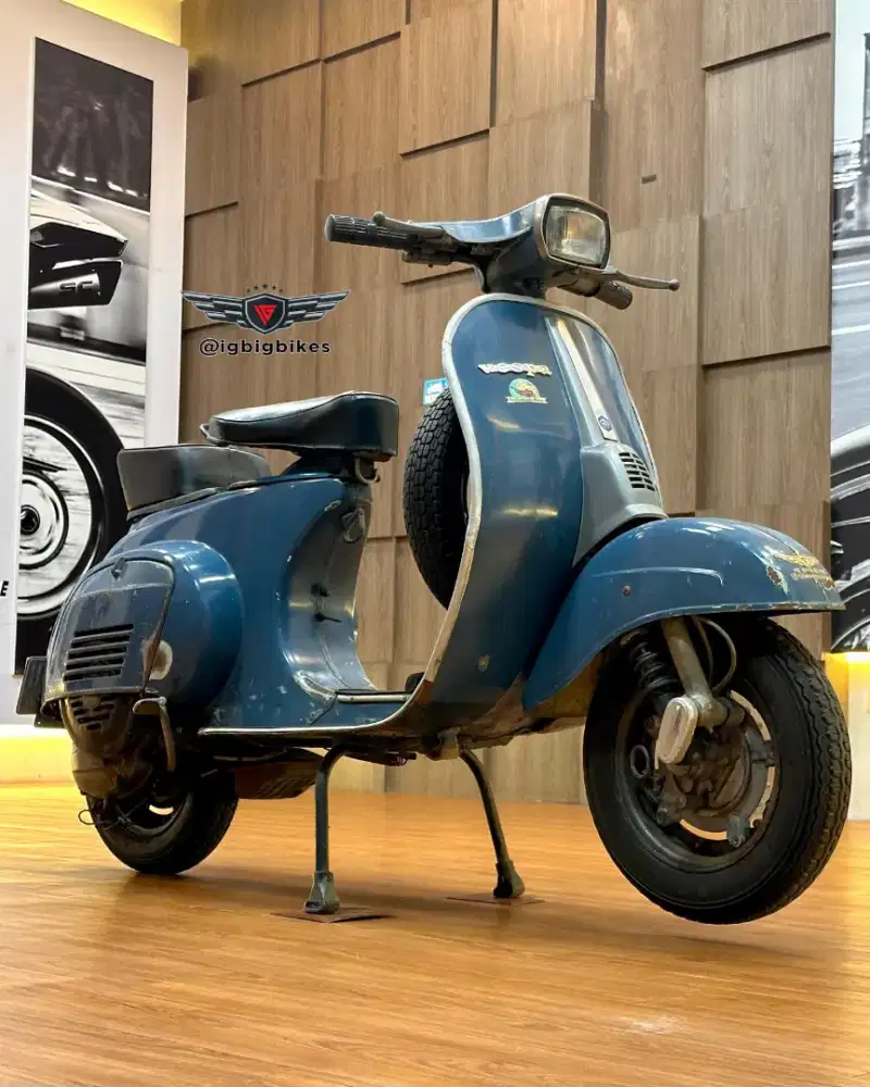 Vespa tua Vespa P100TS PTS biru
