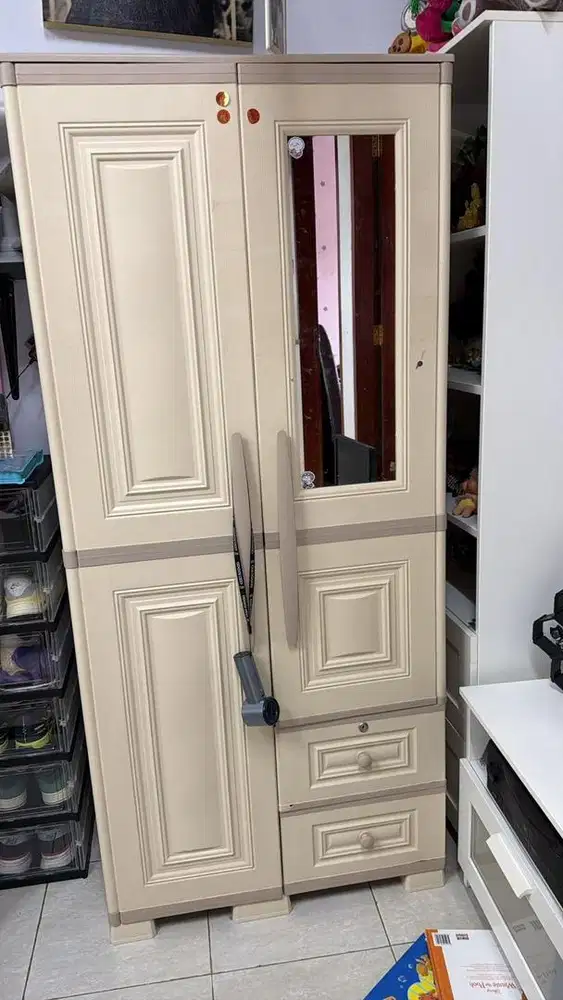 Lemari Plastik Olymplast 2 Pintu + Laci