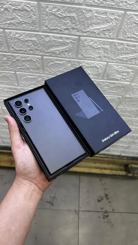 Samsung S24 ultra 5G 12/512GB like new