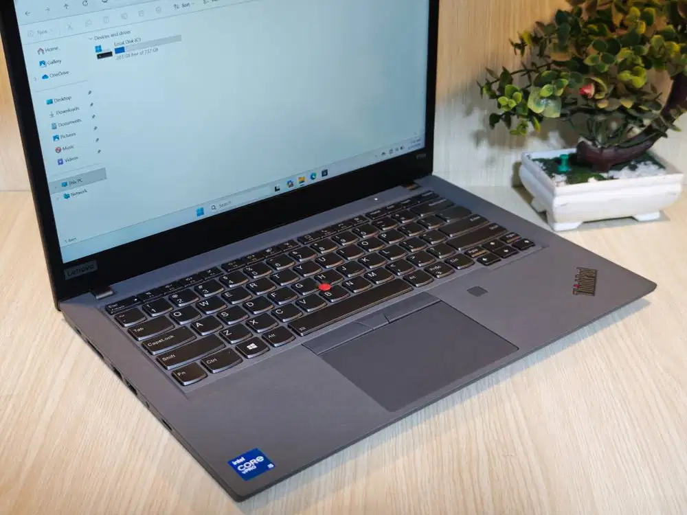 Lenovo Thinkpad P14s GEN 2 Touch Laptop Render Editing Core I5 GEN 11