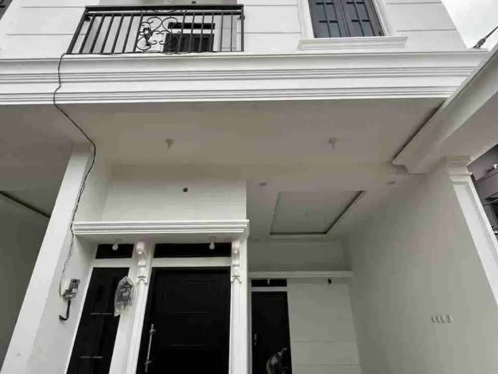 Rumah 2 Lt Dgn Rooftop di Condet Kramatjati