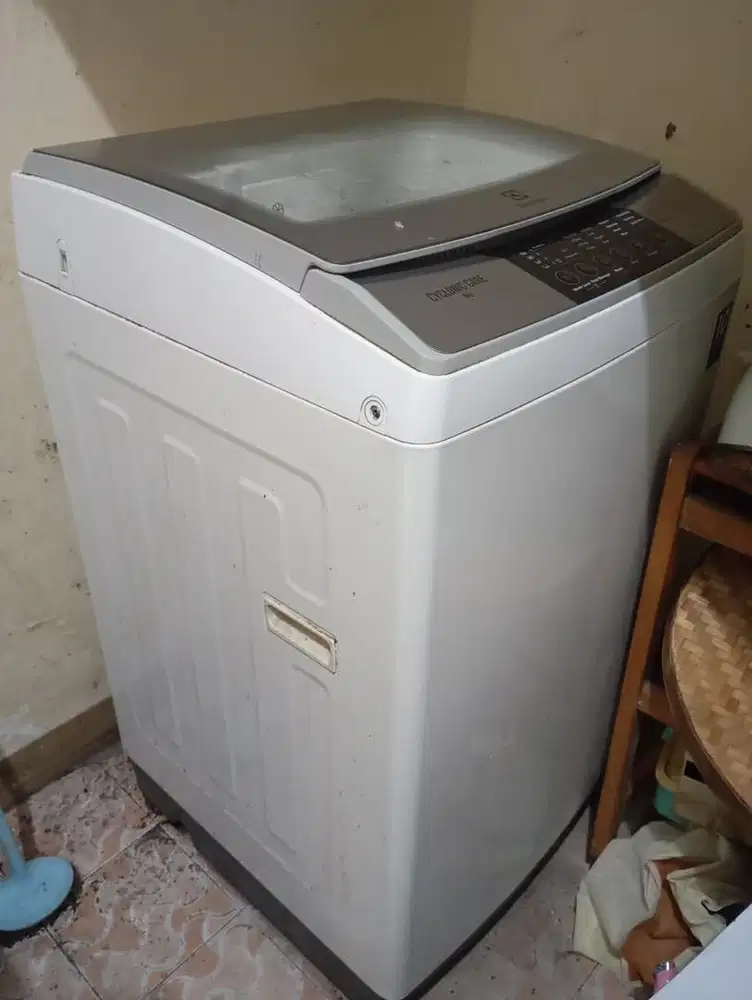 Dijual Cepat Mesin Cuci Electrolux top loading 9kg