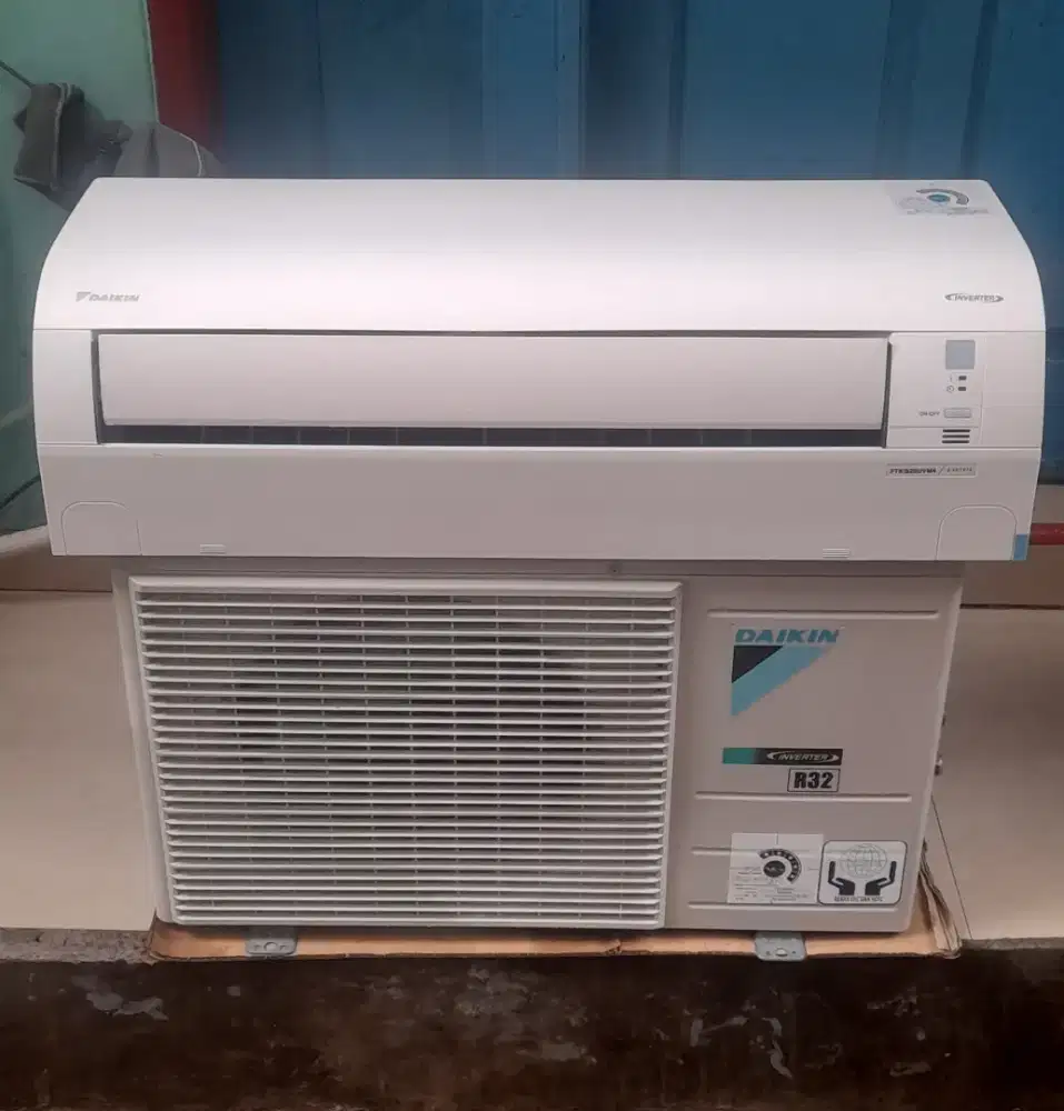 Jual ac daikin thailand inverter 1pk R32 terbaru 7 bln pakek mulus ori