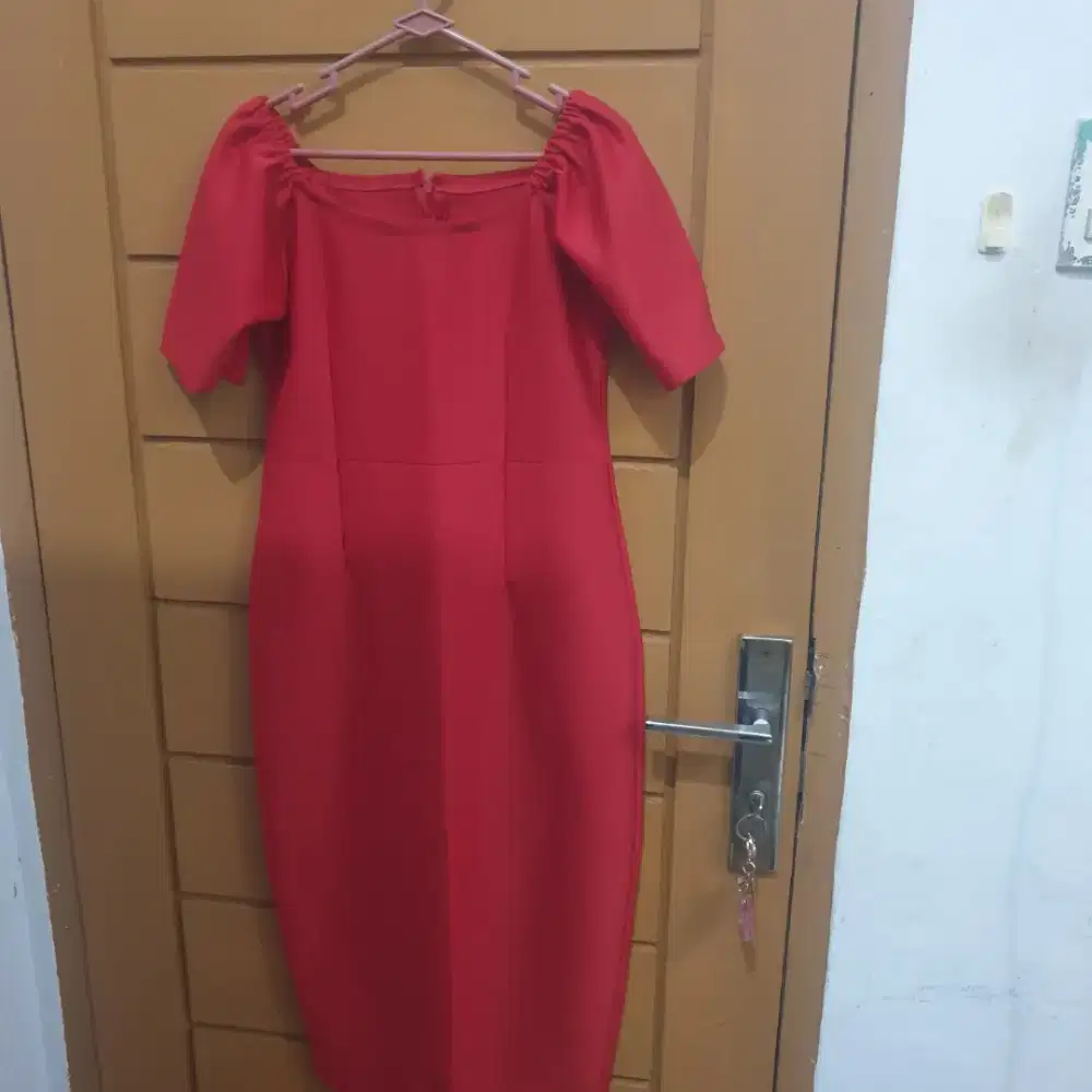 Dijual dress midi merah