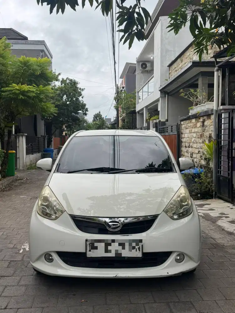 JUAL MOBIL PRIBADI DAIHATSU SIRION MATIC 2013