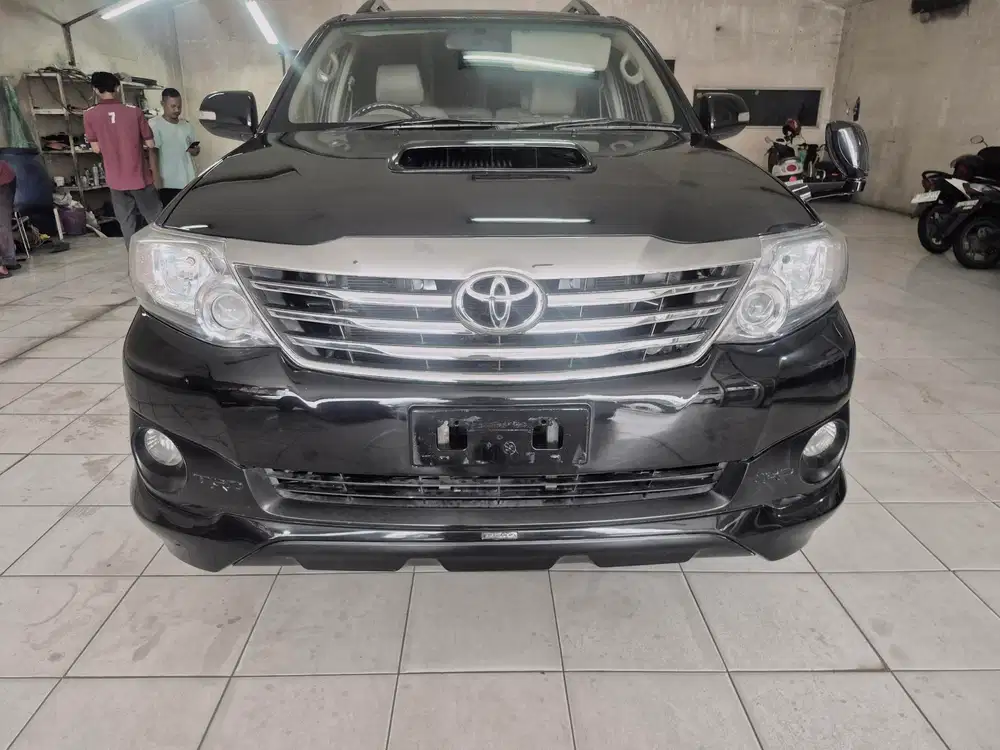 TOYOTA FORTUNER VNT TRD MATIC 2013