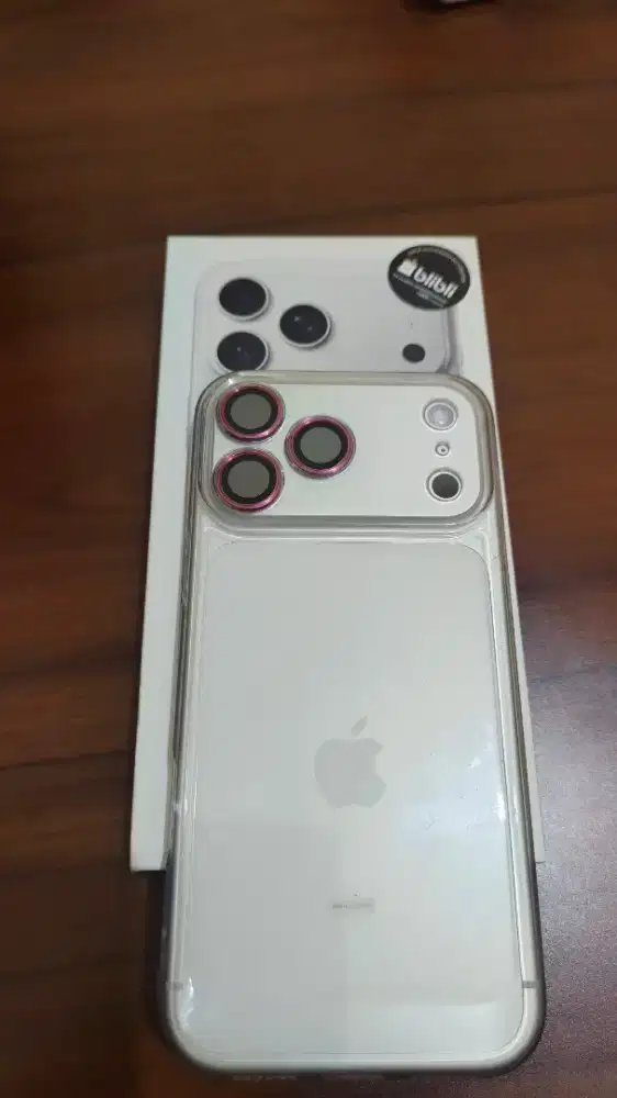 iPhone 17 Pro Max putih