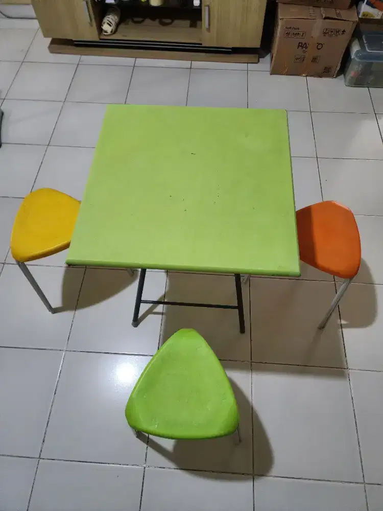 Set Meja Lipat & 3 Kursi Anak Informa (Preloved - Kondisi Bagus)