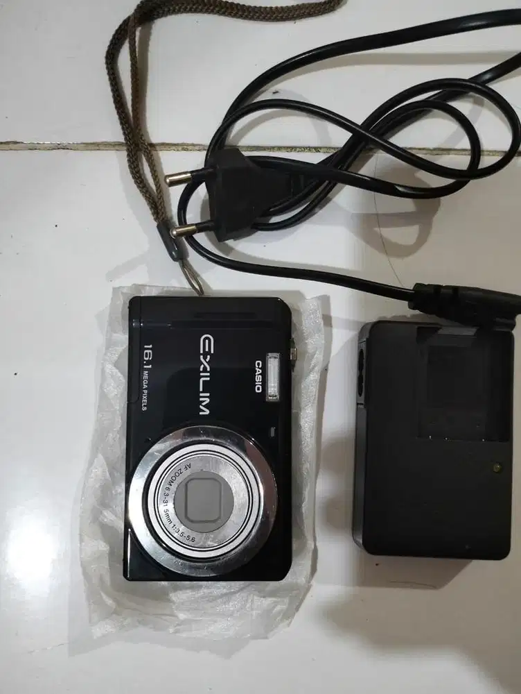 Casio exillim Zs5 like new
