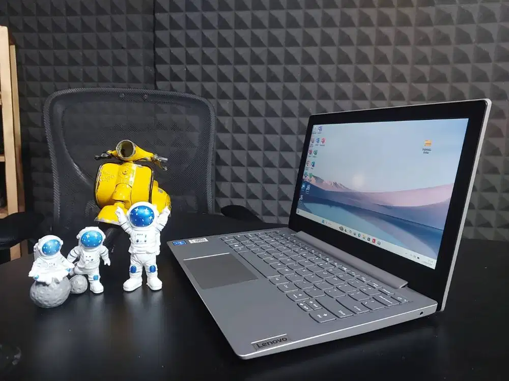 Laptop Simpel Buat Kerja & Sekolah