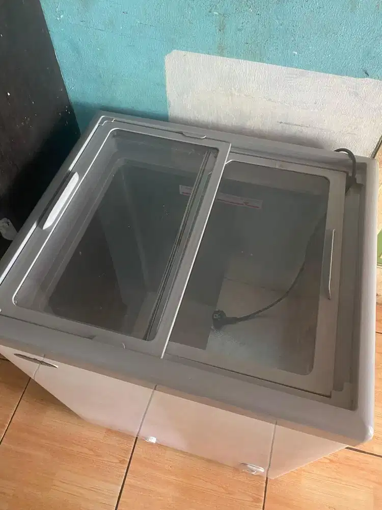 Jual feezer 100 ltr merk aucma & maspion