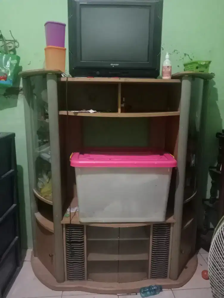 Jual cepat lemari/biffet kaca dan TV tabung 21inch 850rb