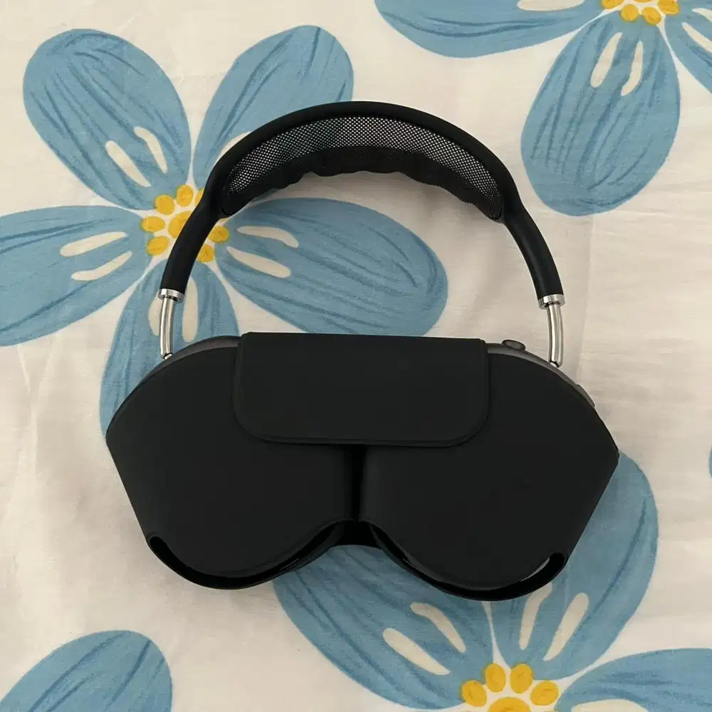 airpods max black lightning