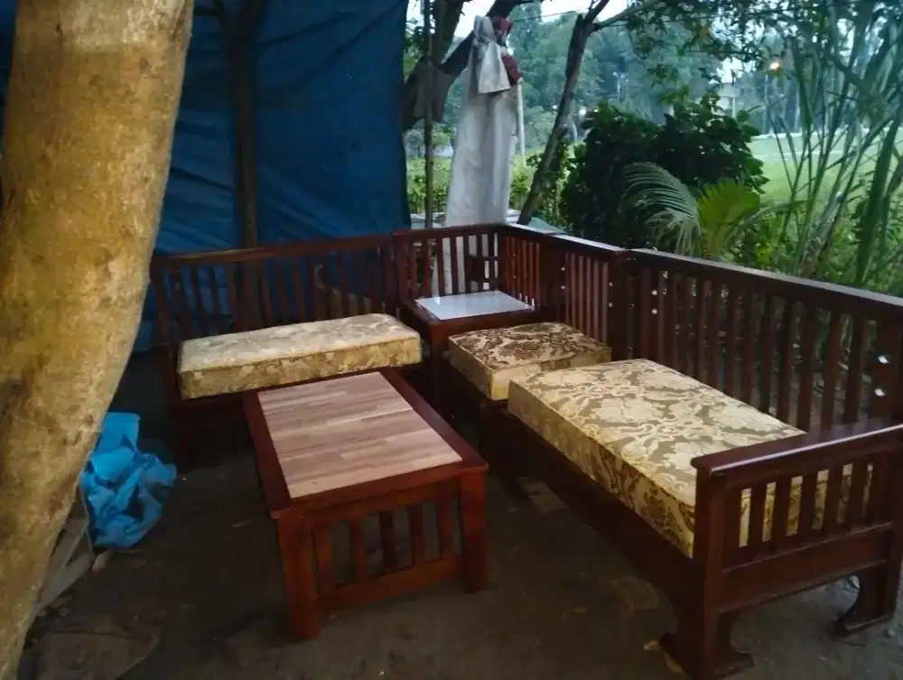 kursi tamu sudut sudah diganti kain baru