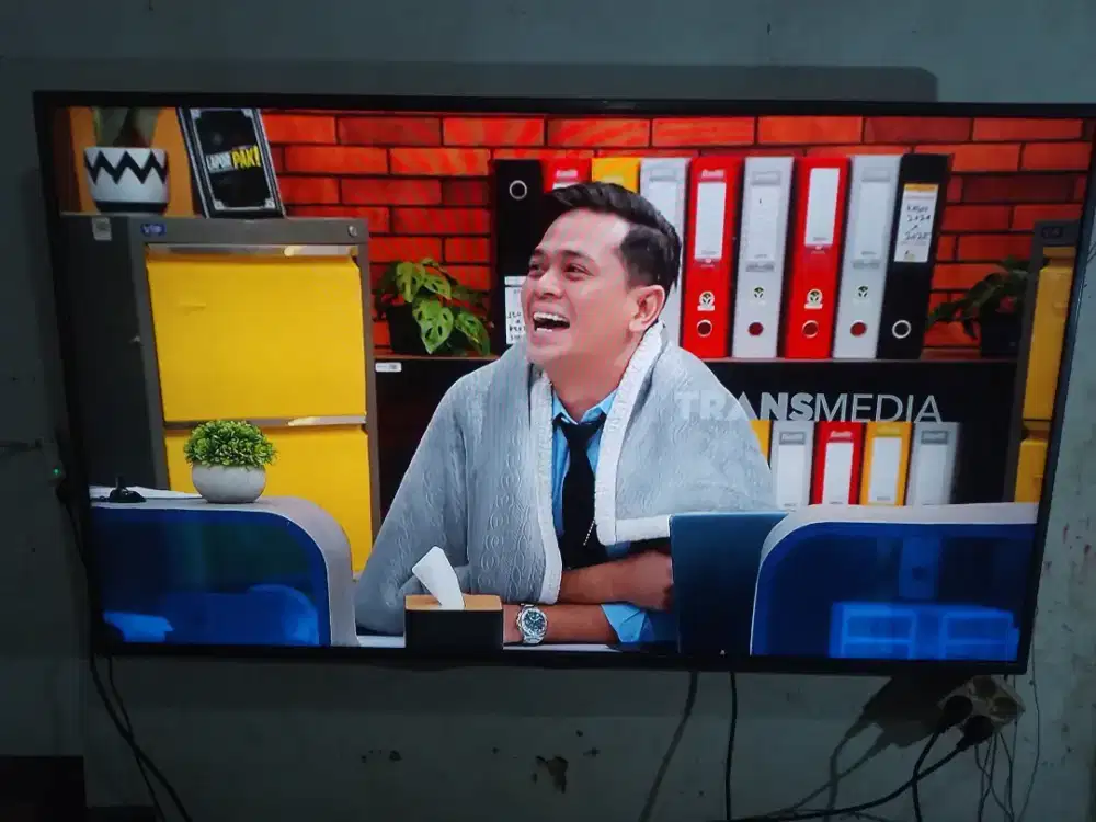 TV LED ANALOG 60 INCHI MERK LG, BISA BUAT MONITOR HDMI, MULUS.