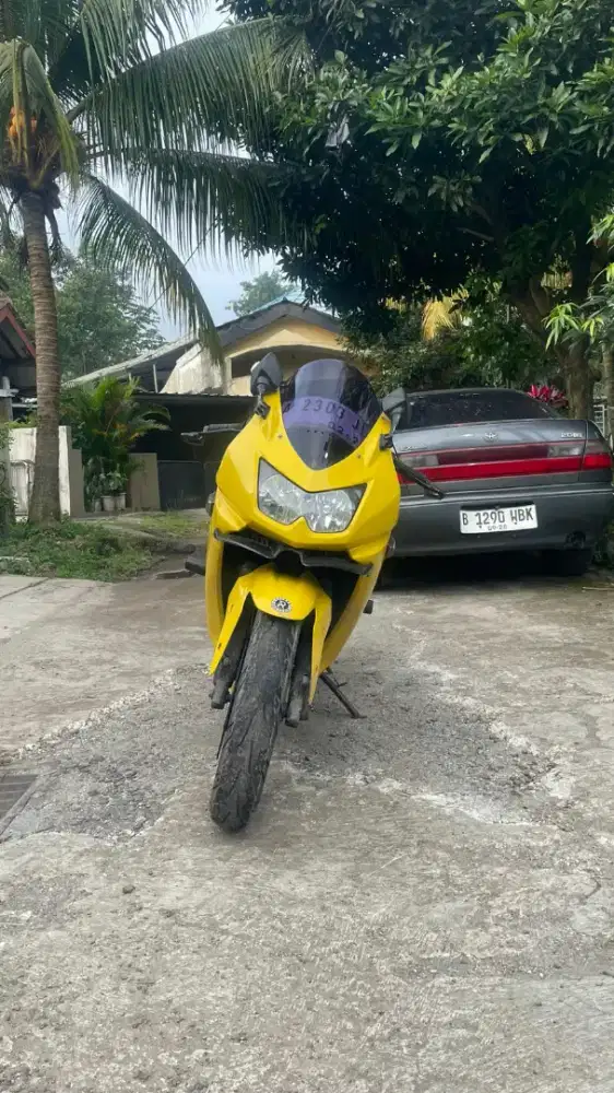 Bismillahirrahmanirrahim dijual BU Motor Ninja 250cc 2011 warna kuning