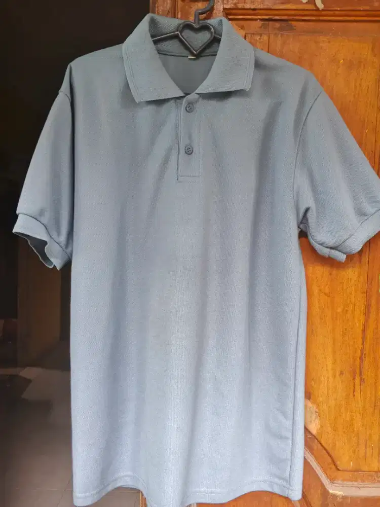 Kaos kerah baru ukuran M