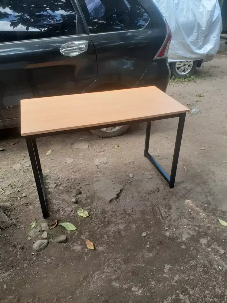 Meja permanen lapis hpl