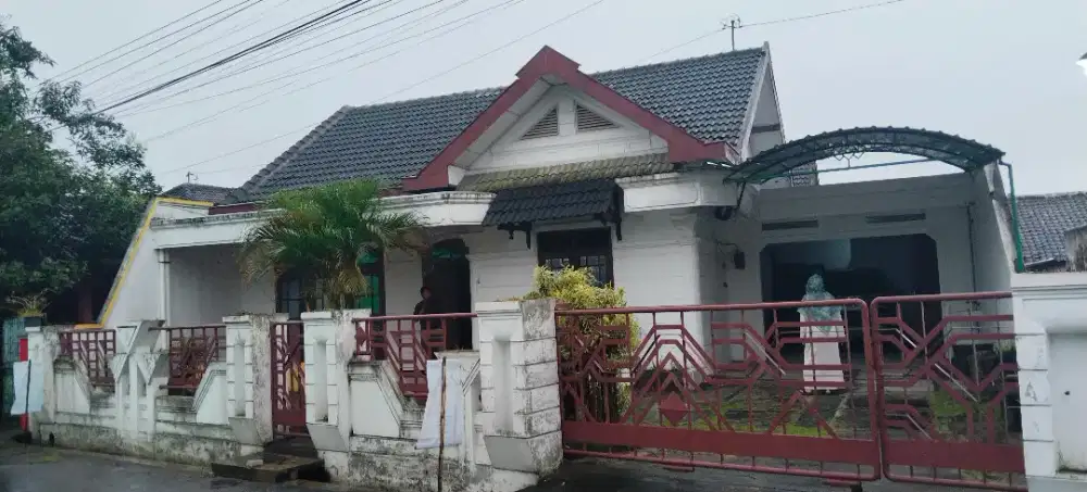 Rumah besar/Kantor Sewa strategis area Solo