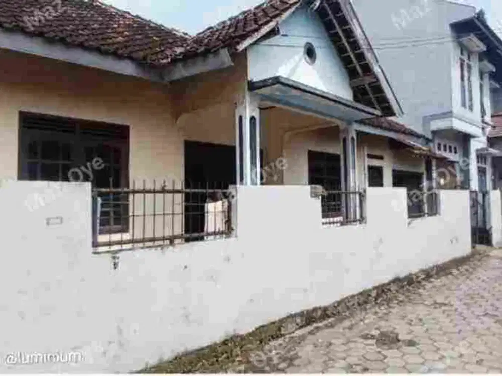 Di jual lahan tanah bonus rumah masih bagus