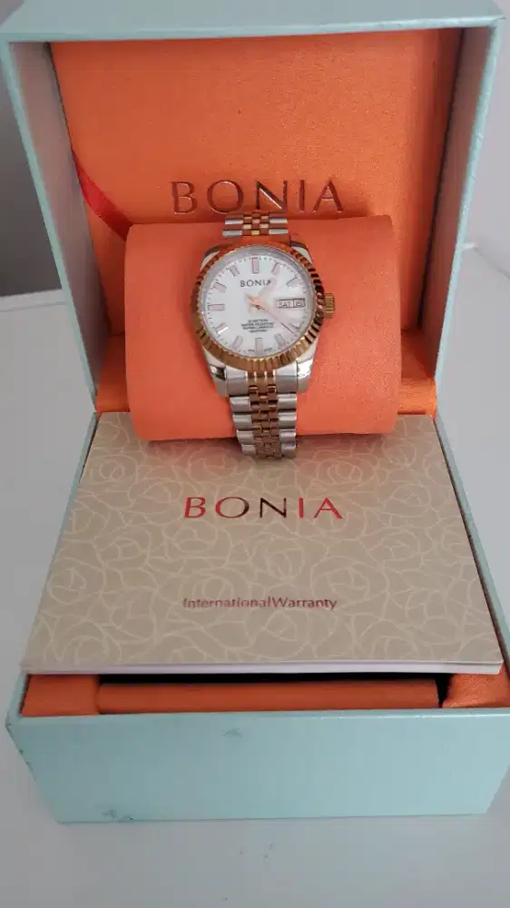 Bonia gold silver