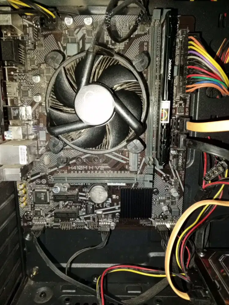 Paket mobo gigabyte h410m intel core i3 10105 Ram 8GB kayak baru