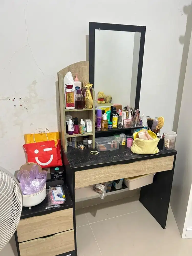 Meja rias kayu hitam coklat