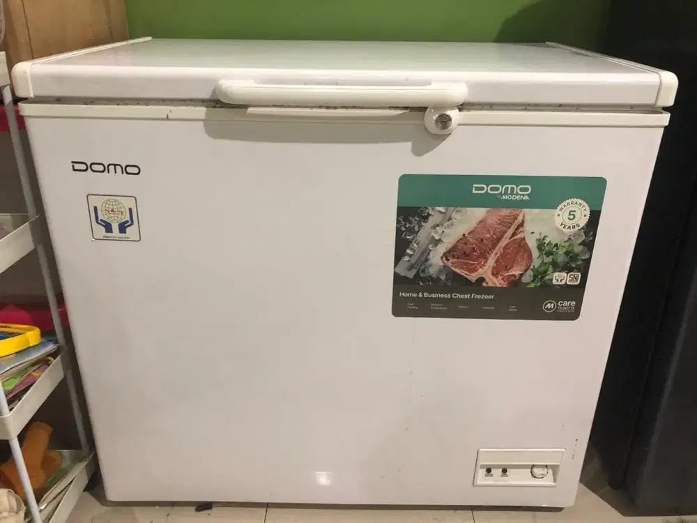 dijual freezer modena 200 liter