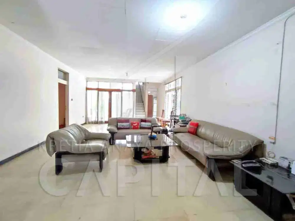 DIBAWAH NJOP!
RUMAH TERAWAT FURNISHED SIAP HUNI
Tengah Kota – Area Garuda