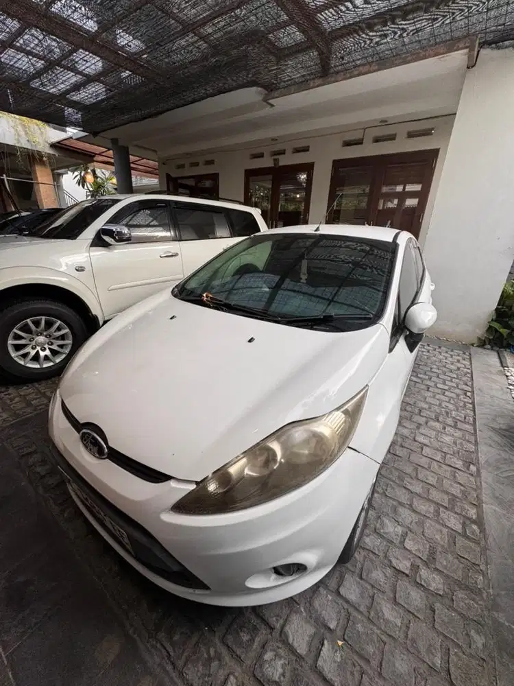 FORD FIESTA 1.6 AT 2013 PUTIH/ WHITE