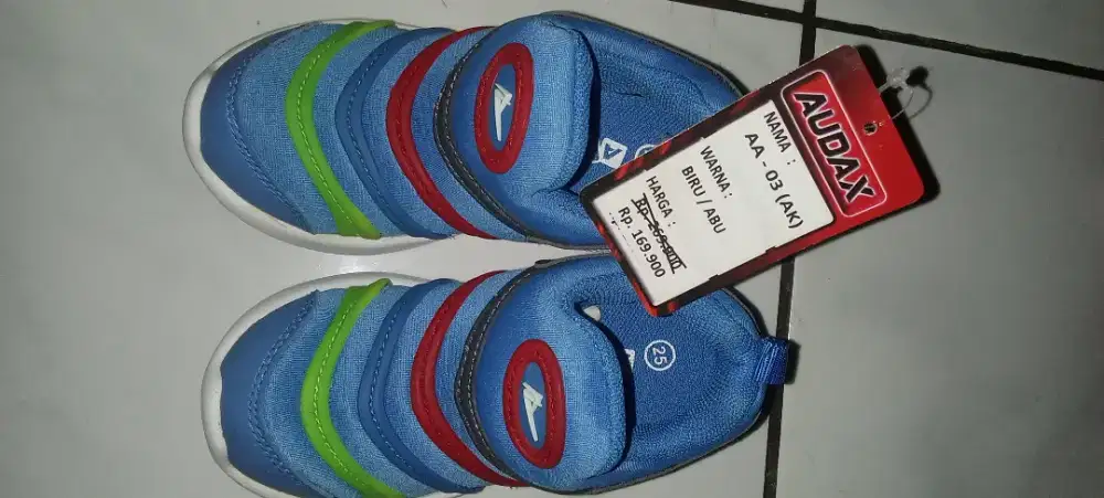 Sepatu audax biru