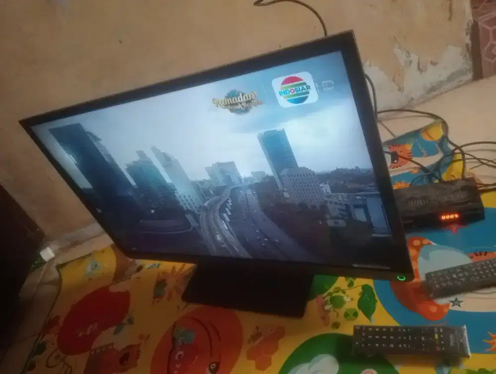 TV Toshiba 32 inch analog, bonus STB