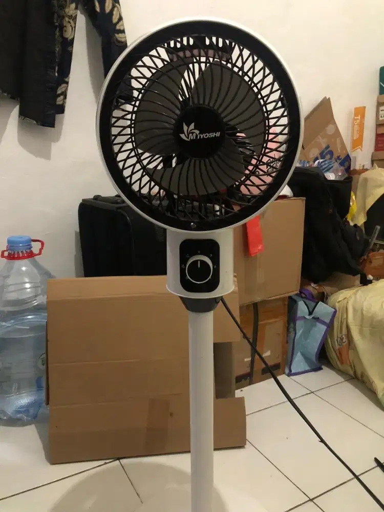 Miyoshi Kupas Angin Berdiri Rotation Fan 3 Tingkat Kecepatan Stand Fan